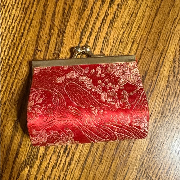 Handbags - Vintage Silk Floral Kisslock Coin Purse- EUC